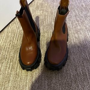 Boots, like new, size 5, brown